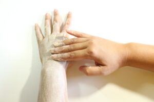 Kiedy należy zdecydować się na złuszczenie naskórka? Peeling medyczny złuszczanie naskórka Mokotów